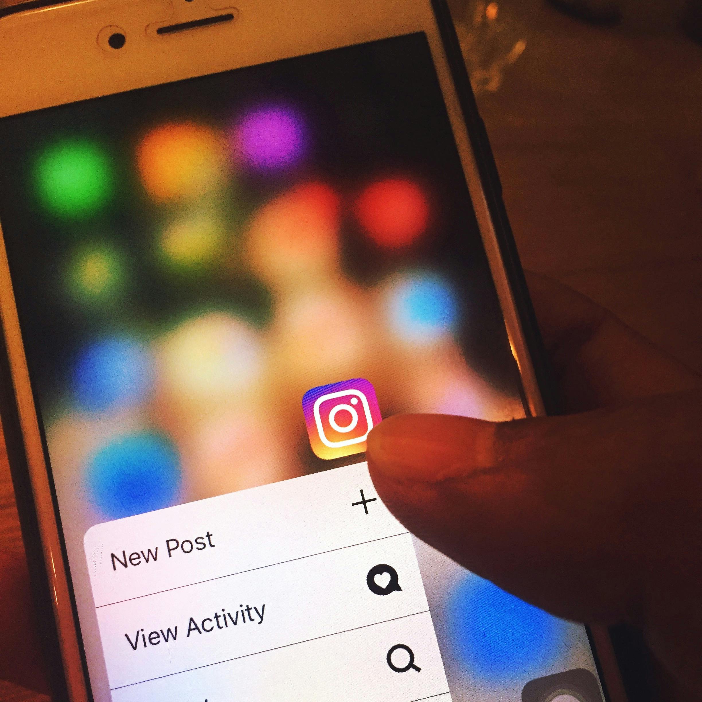 pexels-omkarpatyane-238480 Créer de contenu authentique pour les réseaux sociaux.